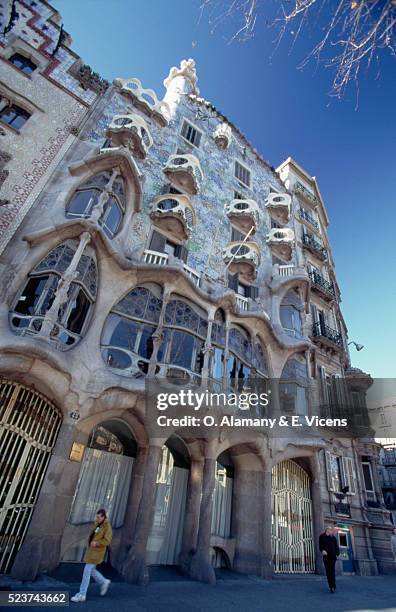 exterior view of casa batllo - casa exterior stockfoto's en -beelden