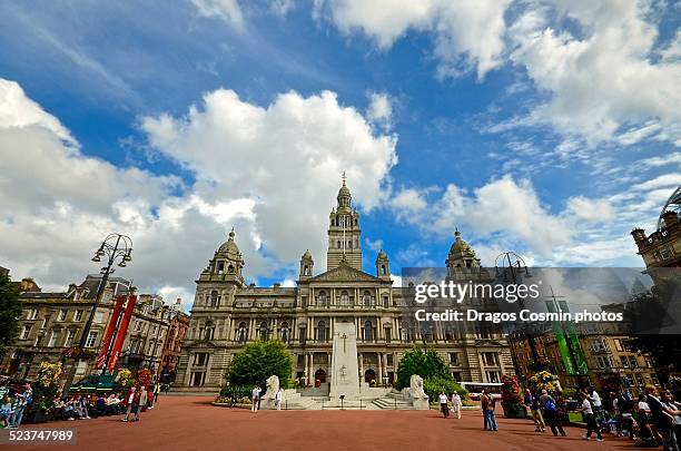 george square in glasgow, scotland - glasgow scotland stockfoto's en -beelden