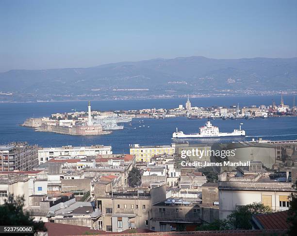 messina harbor on sicily - reggio calabria stockfoto's en -beelden