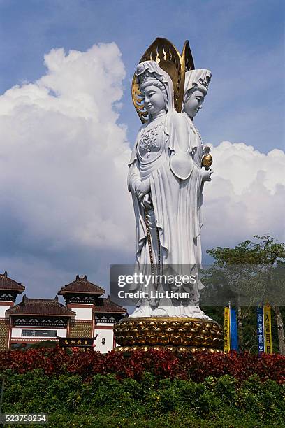 avalokiteshvara statue at nanshan temple - guanyin bodhisattva stock-fotos und bilder