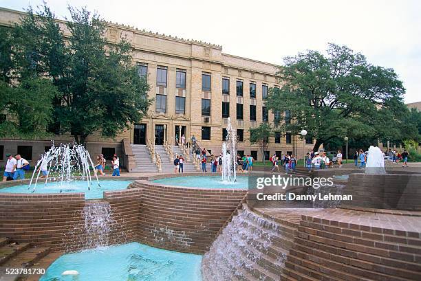 fountains at texas a&m - universidade am no texas imagens e fotografias de stock