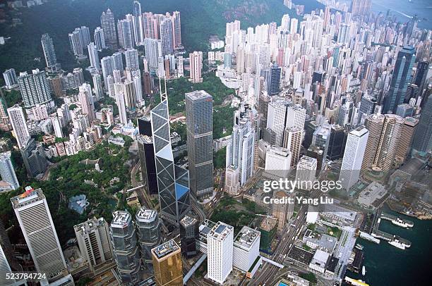 aerial view of central district of hong kong - cheung kong centre 個照片及圖片�檔