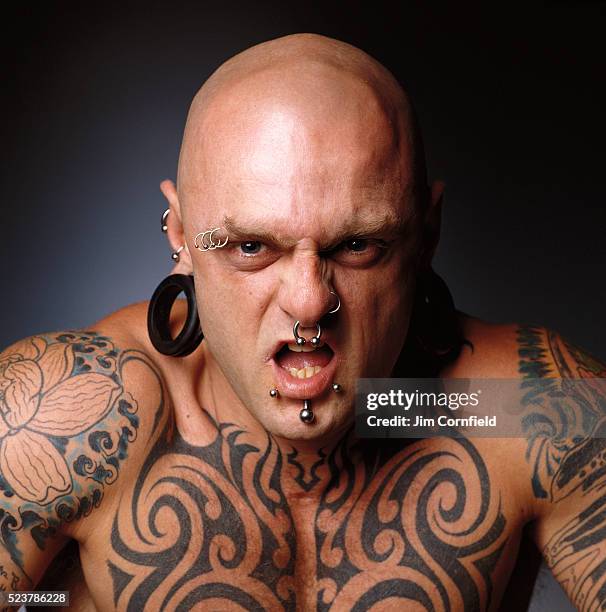 fierce man with body piercings and tattoos - body piercings 個照片及圖片檔