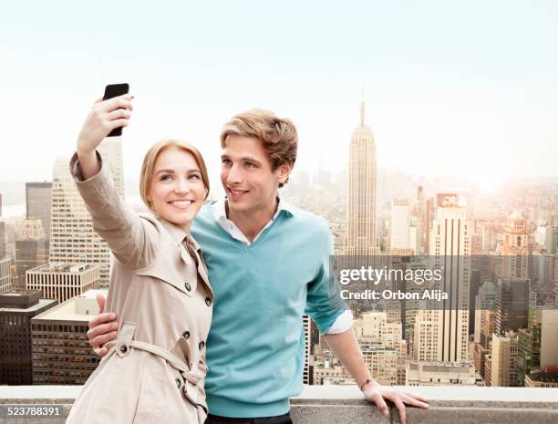 couple on vacation in new york city - new york vacation rooftop stock pictures, royalty-free photos & images