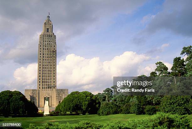 state capitol building in louisiana - baton rouge stock pictures, royalty-free photos & images