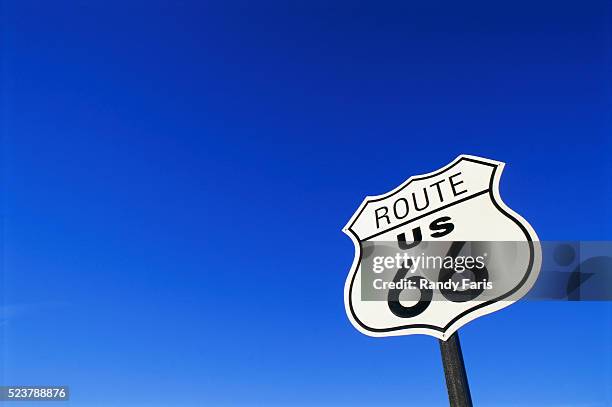 route 66 road sign - route 66 photos et images de collection