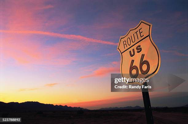 route u.s. 66 sign - route 66 stock-fotos und bilder