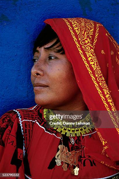 cuna woman wearing traditional dress - central america stock pictures, royalty-free photos & images