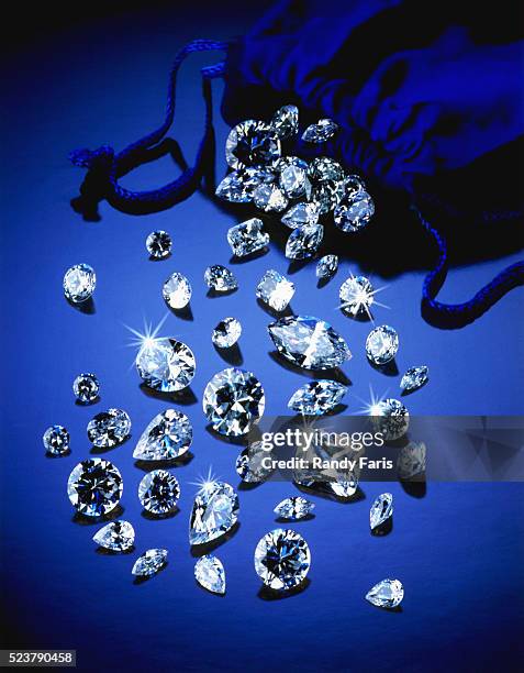 sparkling diamonds - precious gemstone stock pictures, royalty-free photos & images