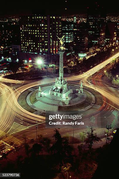 traffic at paseo de la reforma - mexico city night stock pictures, royalty-free photos & images