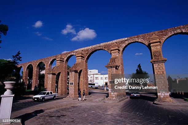 acueducto del cubo in zacatecas - acueducto stock-fotos und bilder