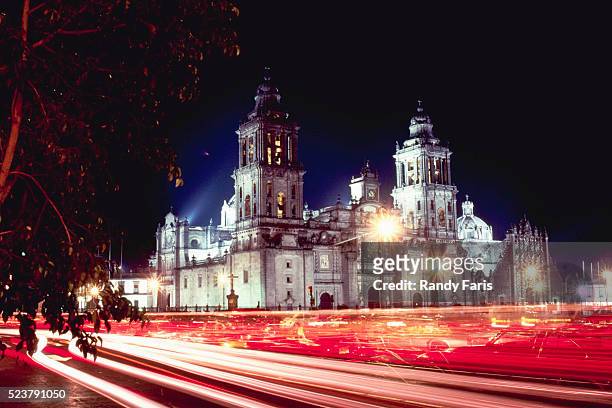 mexico city cathedral and streaking lights - catedral metropolitana imagens e fotografias de stock