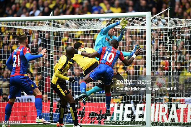 Yannick Bolasie of Crystal Palace scores the opening goal during the Emirates FA Cup Semi Final between Crystal Palace and Watford at Wembley Stadium...