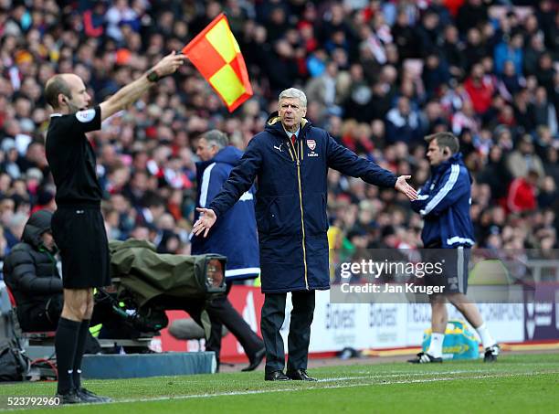 Arsene Wenger manager of Arsenal reacts towards the assistant referee during the Barclays Premier League match between Sunderland and Arsenal at the...