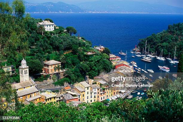 buildings lining waterfront in portofino - portofino foto e immagini stock