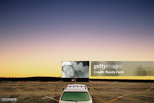 single car at drive-in - drive in cinema stock-fotos und bilder