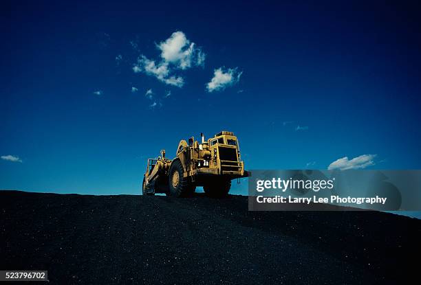 bulldozer - ブルドーザー ストックフォトと画像