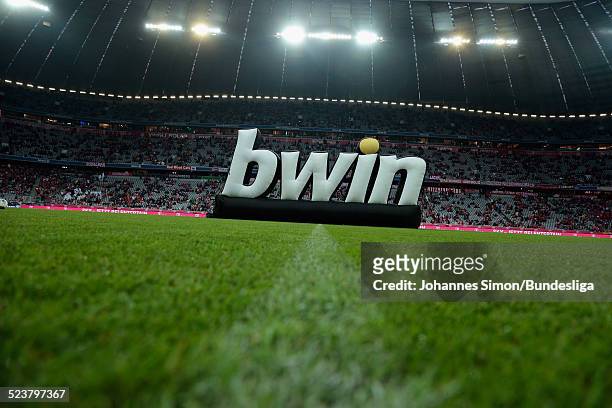 Aufblasbares BWIN-Logo als Werbe-Banner, gesehen vor dem Bundesliga-Eroeffnungsspiel zwischen dem FC Bayern Muenchen und Borussia Moenchengladbach in...