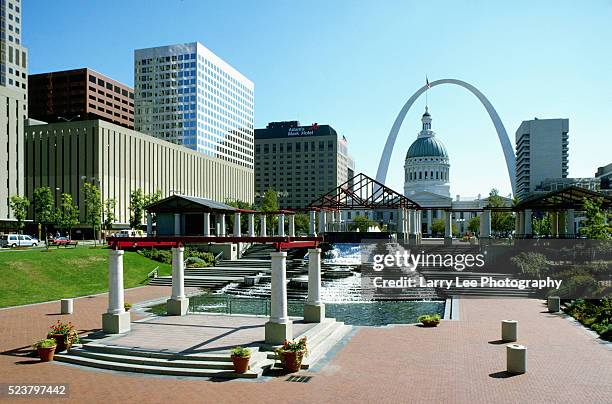 kiener plaza with capitol and arch - missouri capitol stock pictures, royalty-free photos & images