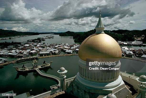 omar ali saifuddin mosque, brunei - bandar seri begawan stock pictures, royalty-free photos & images