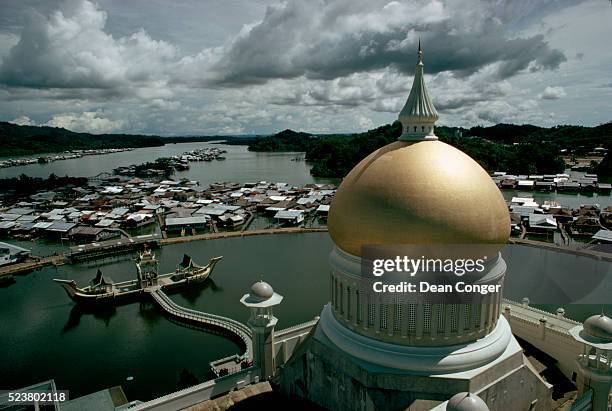 omar ali saifuddin mosque, brunei - sultan omar ali saifuddin mosque bildbanksfoton och bilder