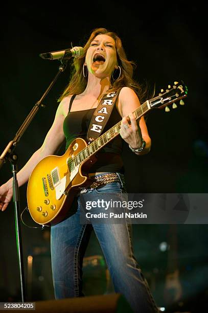 Country singer Gretchen Wilson performs at the Country Music Festival in Chicago, Illinois, October 11, 2008.