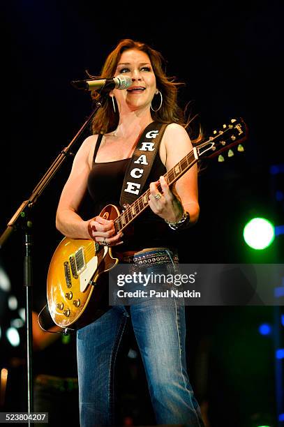Country singer Gretchen Wilson performs at the Country Music Festival in Chicago, Illinois, October 11, 2008.