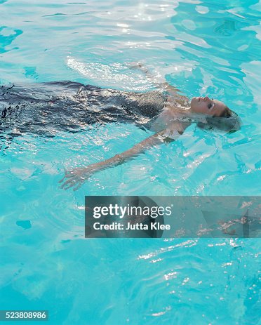 Woman Floating In Pool Woman Floating In Swimming Pool High-Res Stock Photo - Getty Images