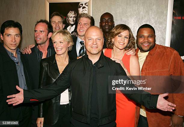 The cast of "The Shield", with Michael Chiklis in front and Benito Martinez, Walton Goggins, Jay Karnes, Glenn Close, Kenny Johnson, Michael Jace,...