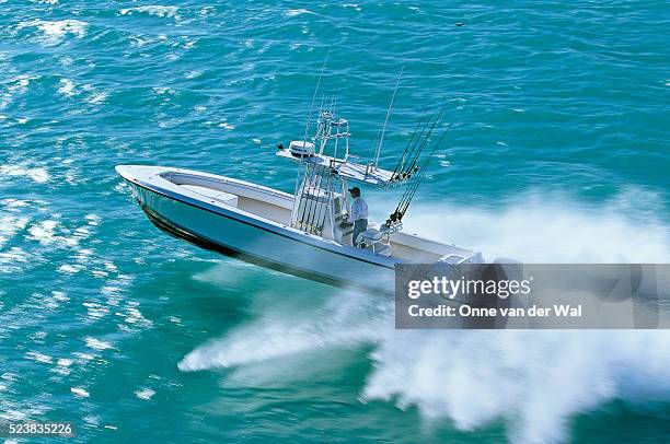 on the fly jumping waves - straw boater hat photos et images de collection