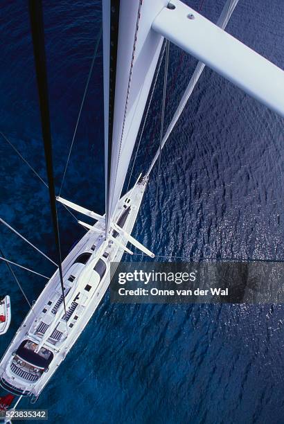 top view of shaman yacht - albero maestro foto e immagini stock