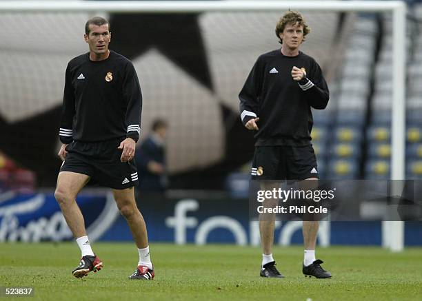 Zinedine Zidane Steve McManaman of Real Madrid during a training session at Hampden Park, Glasgow. The UEFA Champions League Final will be played...