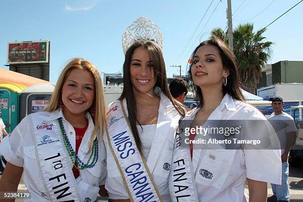 Katherine Cue first finalist, Miss Carnival Miami 2005 Nathalie Pozo and second finalist Bertha Velazquez pose at Calle Ocho Carnival March 13, 2005...