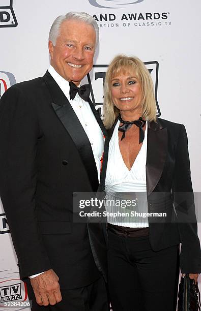 Actor Lyle Waggoner and his wife Sharon Kennedy arrives at the 2005 TV Land Awards at Barker Hangar on March 13, 2005 in Santa Monica, California.