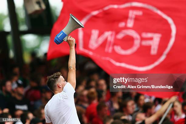 Nuernberger Fans waehrend des Bundesligaspiels zwischen dem 1. FC Nuernberg und dem FC Augsburg im Grundig Stadion am 31. August 2013 in Nuernberg,...