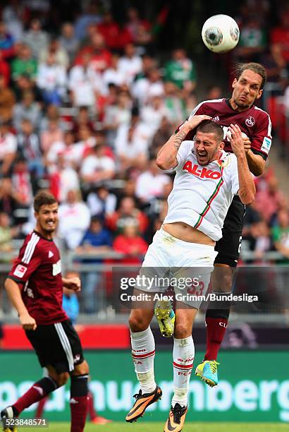 Sascha Moelders im Zweikampf mit Emanuel Pogatetz of Nuernberg waehrend des Bundesligaspiels zwischen dem 1. FC Nuernberg und dem FC Augsburg im...