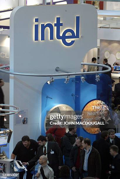2005 Computer Intel 558 Intel New Technology Group Stock Photos, High-Res Pictures, and ...