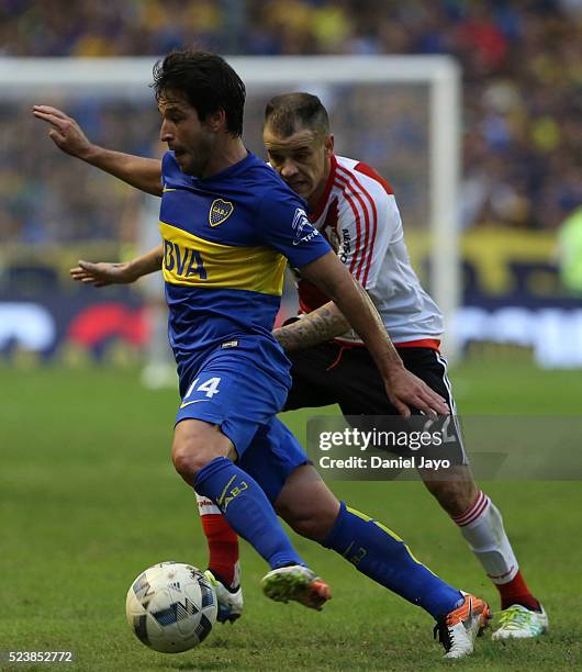 Nicolas Lodeiro, of Boca Juniors, Andres D Alessandro, of River Plate, during a match between Boca Juniors and River Plate as part of Torneo...