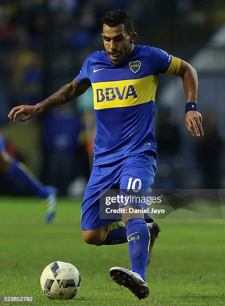 Carlos Tevez of Boca Juniors drives the ball during a match between Boca Juniors and River Plate as part of Torneo Transicion 2016 at Alberto J....