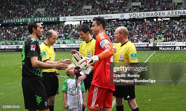 Martin Stranzl of Moenchengladbach and goalkeeper Diego Benaglio of Wolfsburg shake hands prior to the Bundesliga match between VfL Wolfsburg and...