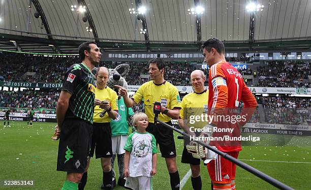 Martin Stranzl of Moenchengladbach, goalkeeper Diego Benaglio of Wolfsburg and referee Wolfgang Stark attend the Bundesliga match between VfL...