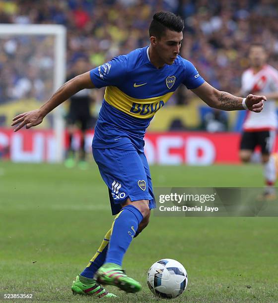 Cristian Pavon of Boca Juniors drives the ball during a match between Boca Juniors and River Plate as part of Torneo Transicion 2016 at Alberto J....