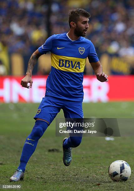 Gino Peruzzi of Boca Juniors drives the ball during a match between Boca Juniors and River Plate as part of Torneo Transicion 2016 at Alberto J....