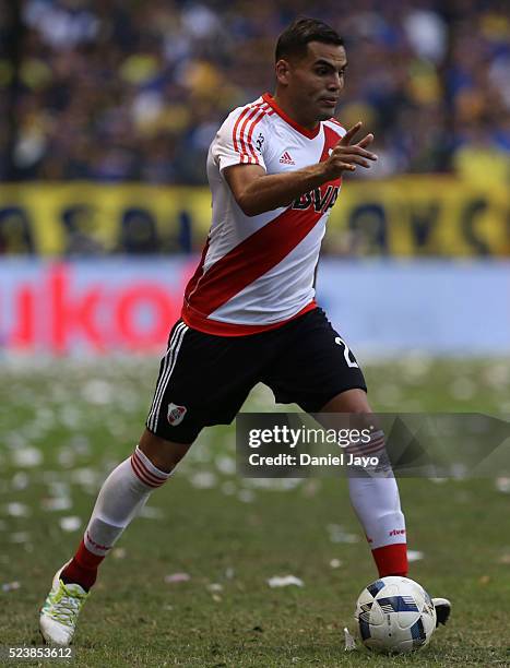 Gabriel Mercado of River Plate drives the ball during a match between Boca Juniors and River Plate as part of Torneo Transicion 2016 at Alberto J....