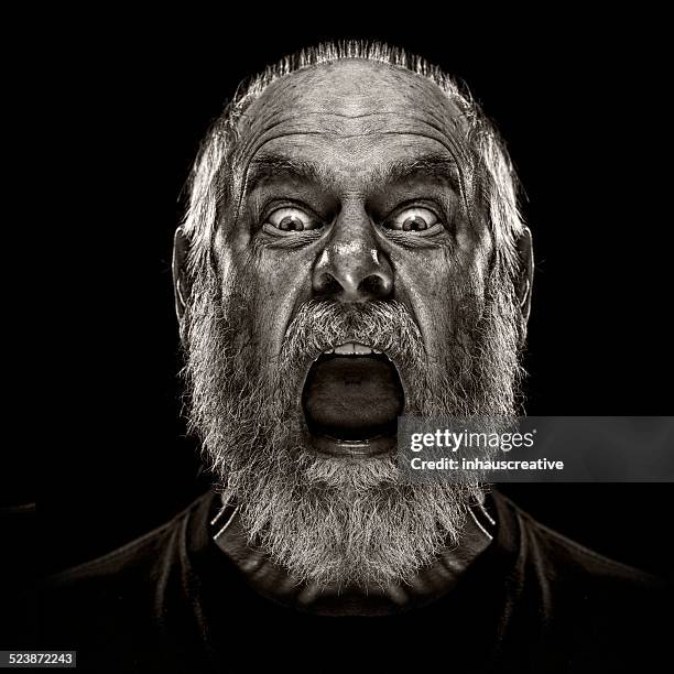 man screaming and looking terrified - scared portrait stockfoto's en -beelden