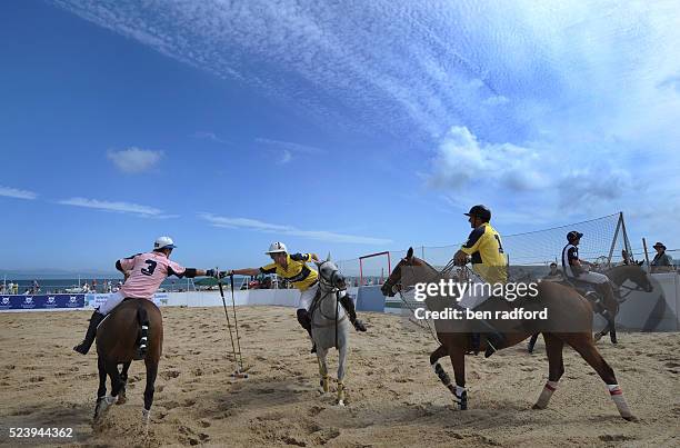 Polo on Sandbanks beach during the 2010 British Beach Polo Championships in Sandbanks, near Poole in Dorset, UK. | Location: Pool, England, United...