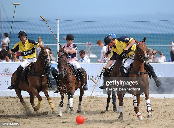 Polo on Sandbanks beach during the 2010 British Beach Polo Championships in Sandbanks, near Poole in Dorset, UK. | Location: Pool, England, United...