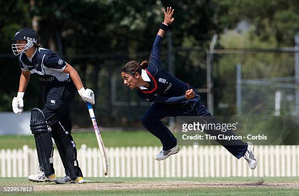 Isa Guha bowling during the match between England and New Zealand in the Super 6 stage of the ICC Women's World Cup Cricket match at Bankstown Oval,...