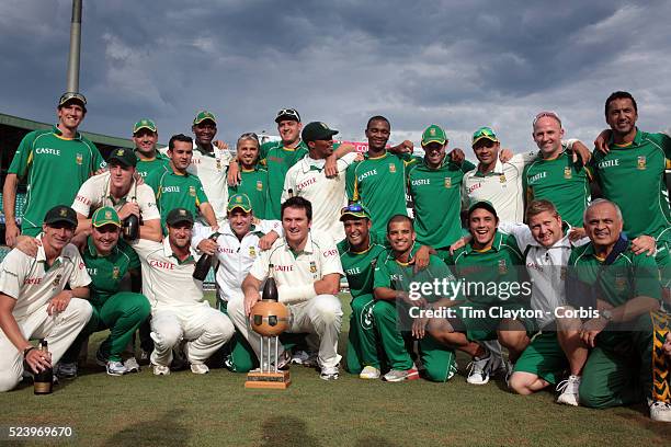 The South African Captain Grame Smith and the rest of his team after the trophy presentation during the thrilling final day of the third test match...