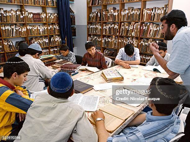 Talmud Study Talmud Tora Photos and Premium High Res Pictures - Getty Images